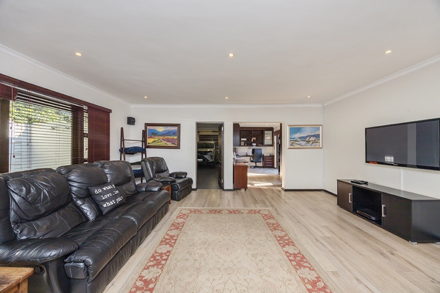 4 Bedroom Property for Sale in Valmary Park Western Cape
